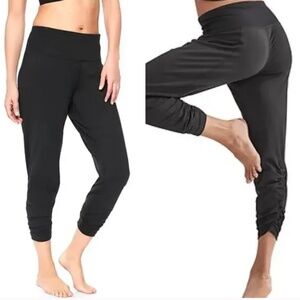 Athleta Women's Barre Cinch Capri - Medium/Reg, Black